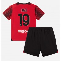 Billiga AC Milan Theo Hernandez #19 Barnkläder Hemma fotbollskläder till baby 2023-24 Kortärmad (+ Korta byxor)